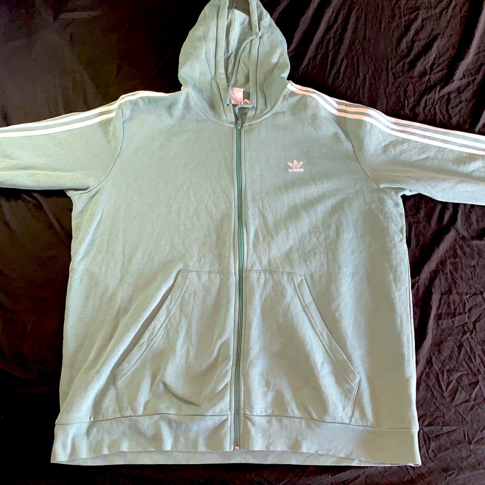 “This is a Complete Sweat Suit Top and bottom”